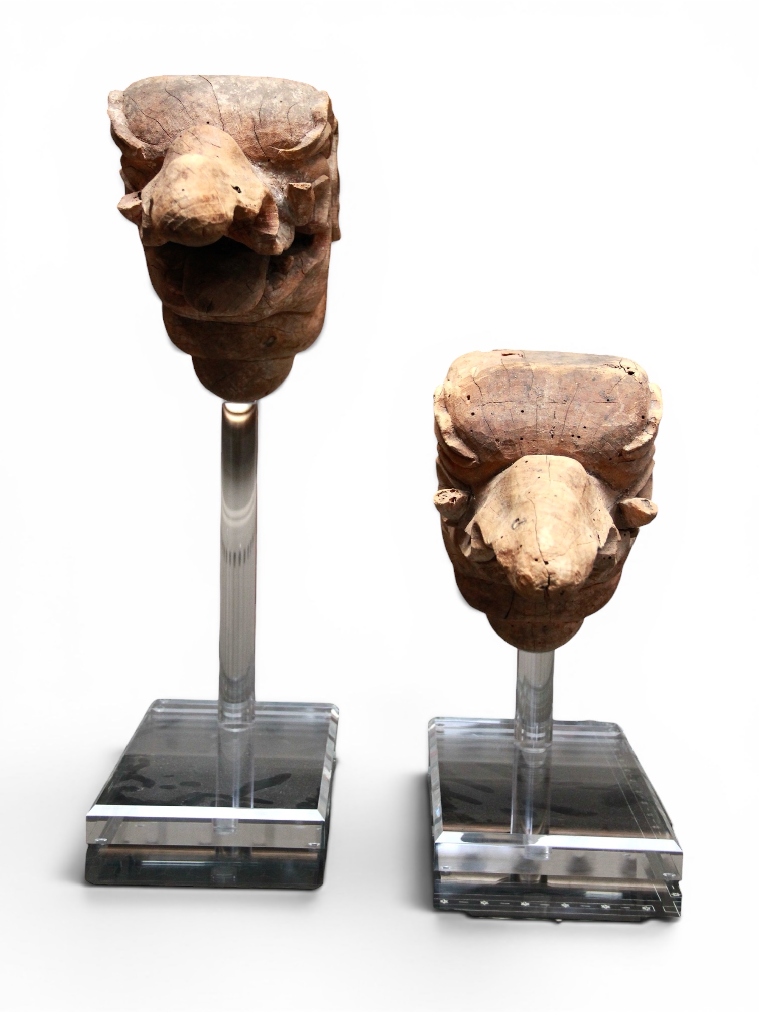 A Rare and Early Pair of Carved Wood 'baku' Architectural Elements, 14th-16th Century - Image 4