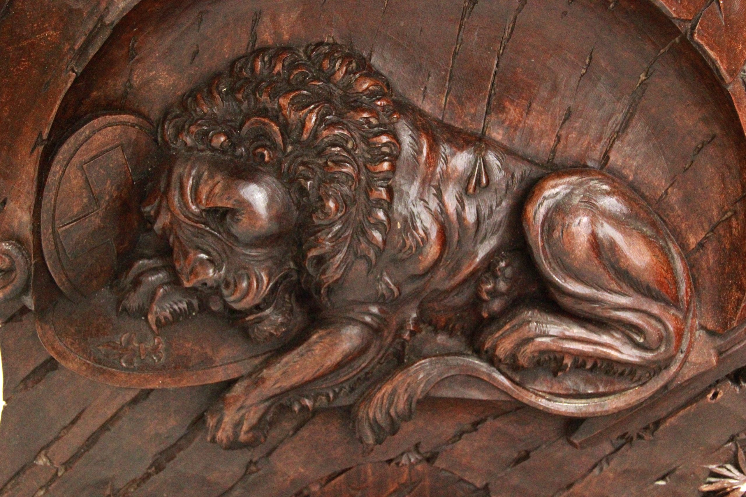 Black Forest Carved Figure of the Lion of the Swiss Guards now repurposed as a round table/display plinth - Image 5